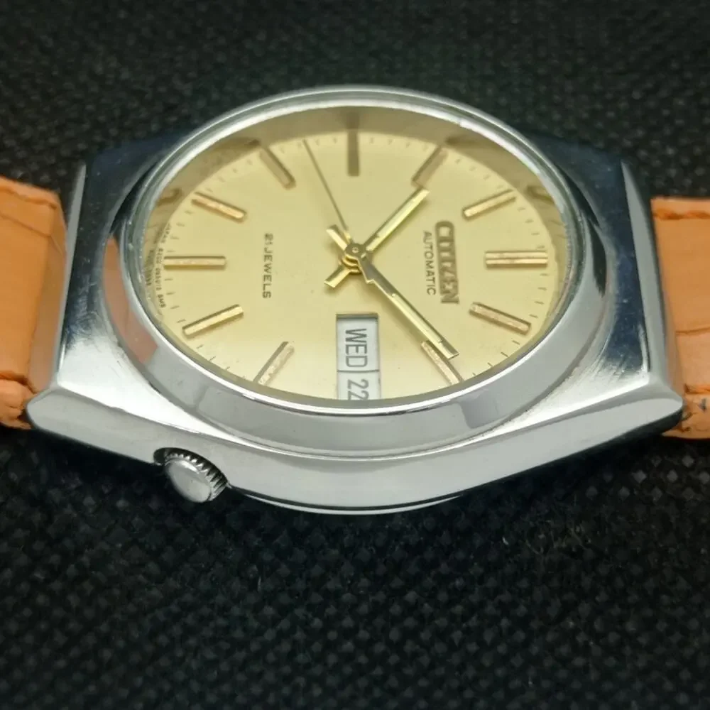 Vintage 1986 Citizen Automatic Mens Silver Watch W/daydate & Gold accents